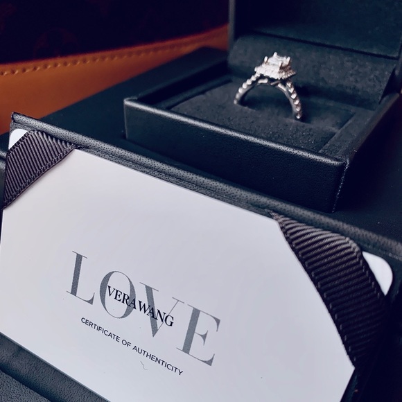 Vera wang designer ring 1 1/3 carrot emerald cut - Picture 3 of 6